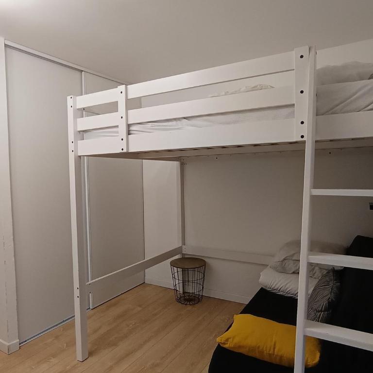 Appartement rénové lumineux avec terrasse et coin montagne - FR-1-445-189 - Monolocale - 13