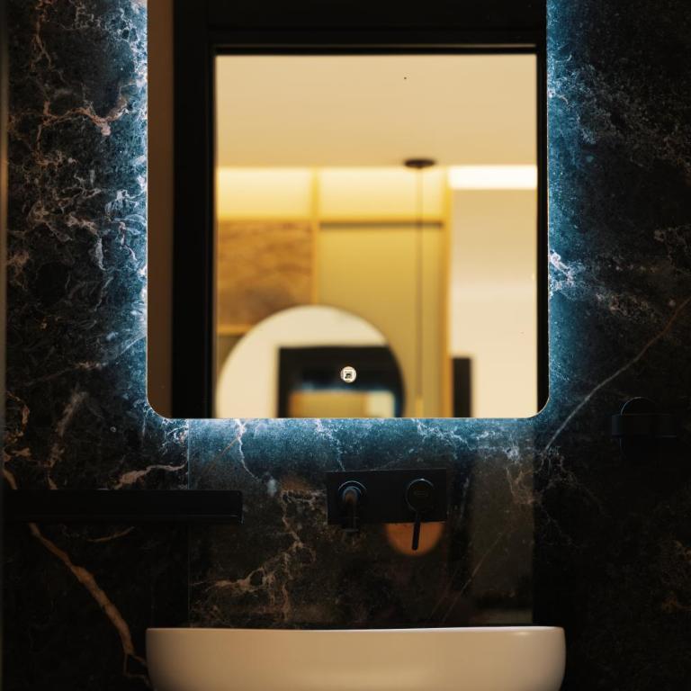 Emesh Boutique Suite - Suite con Terrazza - 11