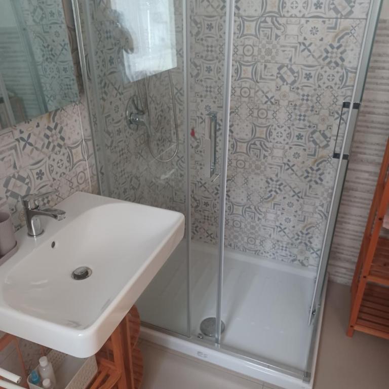 Tamarin De Mar - Camera Matrimoniale con Bagno Privato - 3