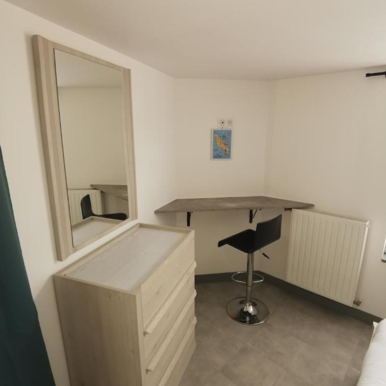 Mon Petit Café - Chambre Double avec Salle de Bains Privative - 2