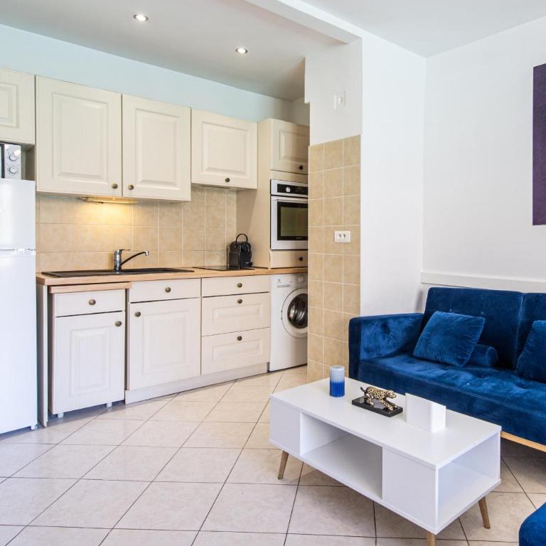 Appartement 2 pièces avec balcons, parking extérieur - Apartamento de 1 dormitorio - 10