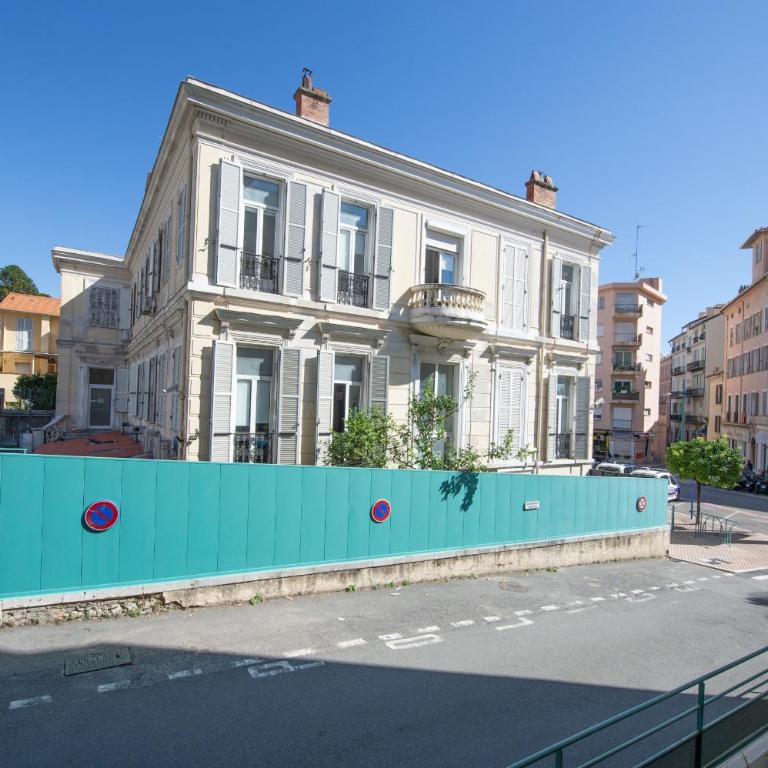 Appartement 2 pièces avec balcons, parking extérieur - Apartamento de 1 dormitorio - 17