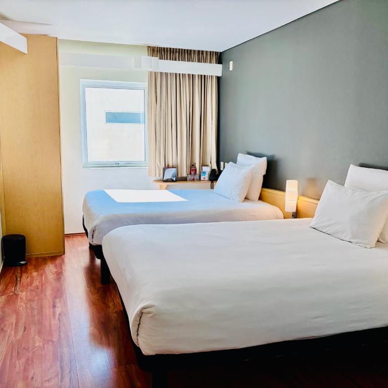 Ibis Monterrey Valle - Standard Double Room with Two Double Beds - 7