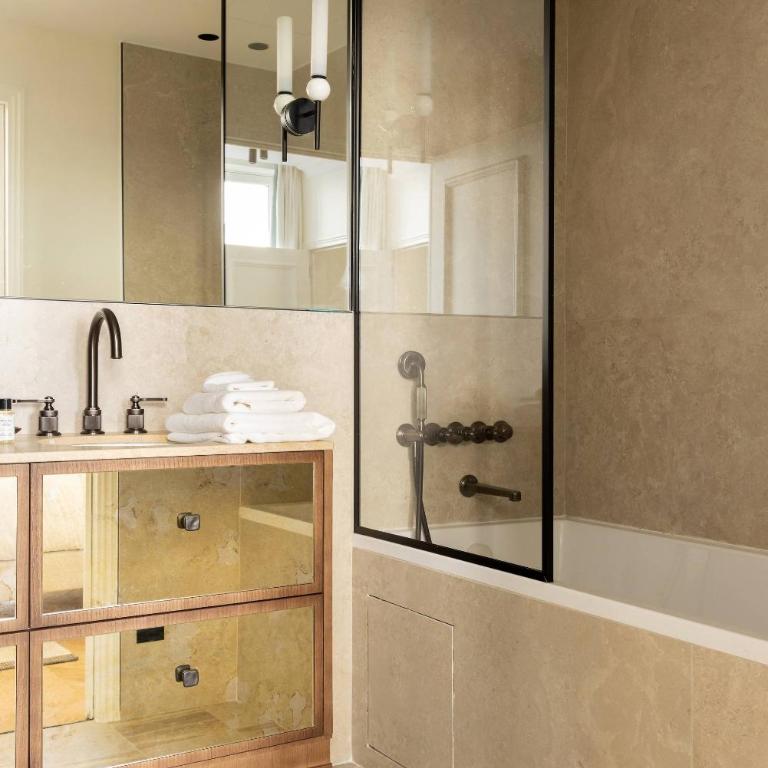 Luxurious Residence Saint Honore by onefinestay - Two-Bedroom Apartment - 17