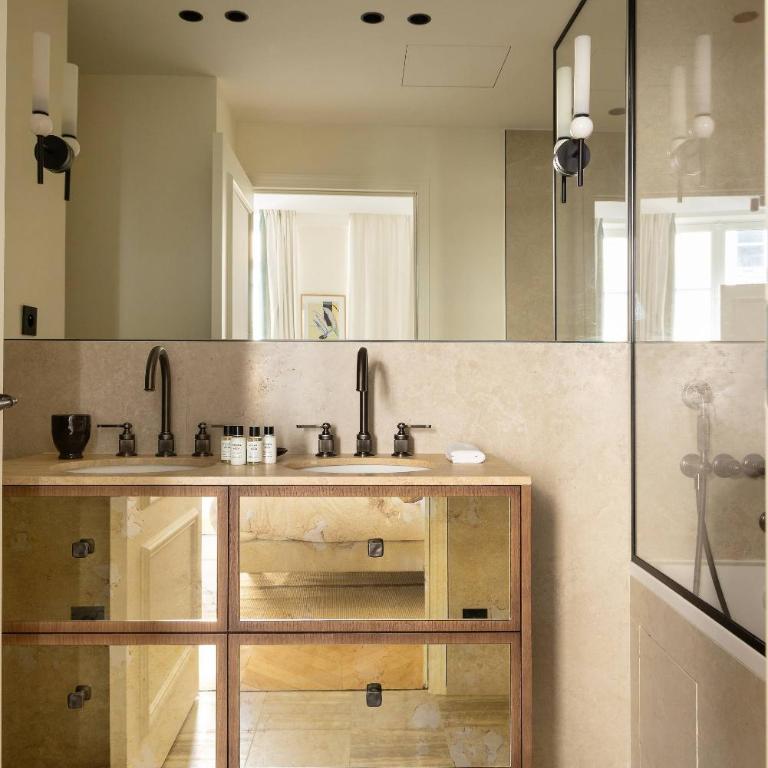Luxurious Residence Saint Honore by onefinestay - Two-Bedroom Apartment - 1