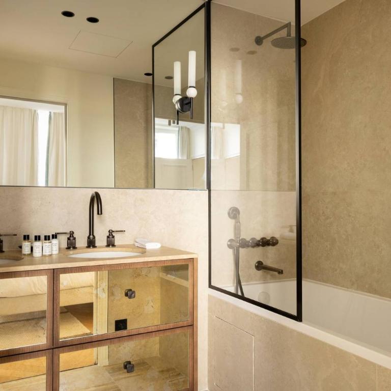 Luxurious Residence Saint Honore by onefinestay - Two-Bedroom Apartment 2 - 3