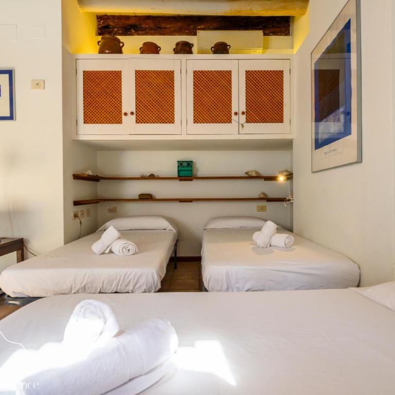 Casa Jordi - Piedra y bóveda en el corazón de Cadaqués I 3 suites I 2 parkings I patio con bbq - Casa Unifamiliar de 3 dormitorios - 38