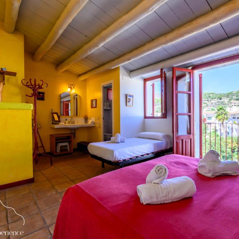 Casa Jordi - Piedra y bóveda en el corazón de Cadaqués I 3 suites I 2 parkings I patio con bbq - Casa Unifamiliar de 3 dormitorios - 5