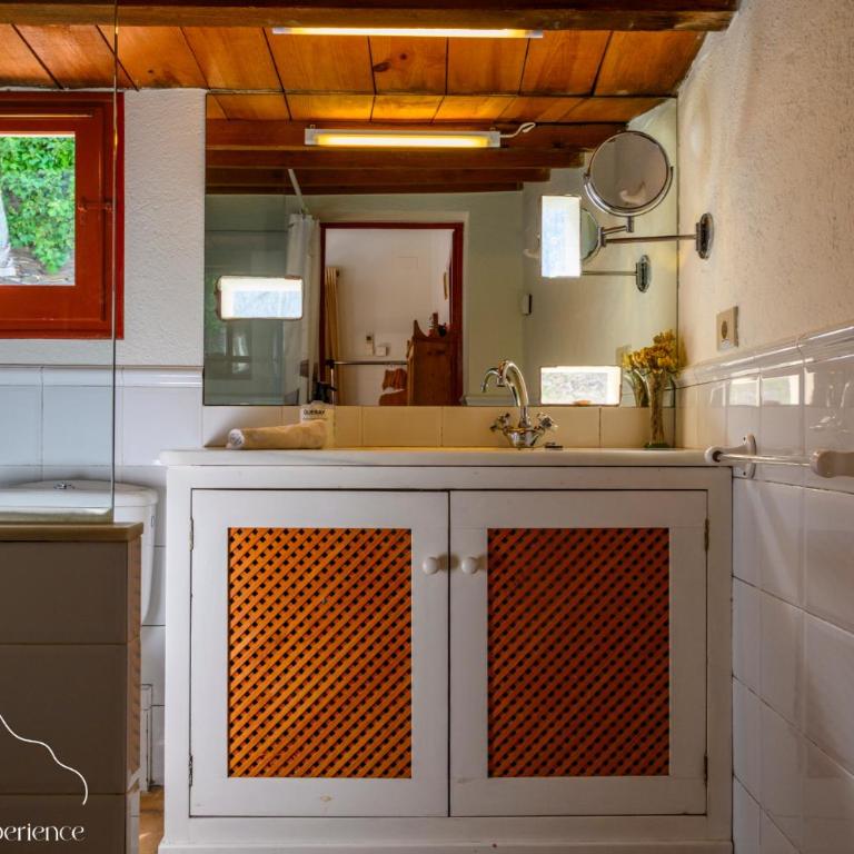 Casa Jordi - Piedra y bóveda en el corazón de Cadaqués I 3 suites I 2 parkings I patio con bbq - Casa Unifamiliar de 3 dormitorios - 40