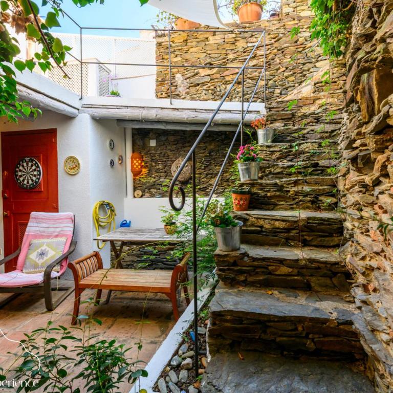 Casa Jordi - Piedra y bóveda en el corazón de Cadaqués I 3 suites I 2 parkings I patio con bbq - Casa Unifamiliar de 3 dormitorios - 24