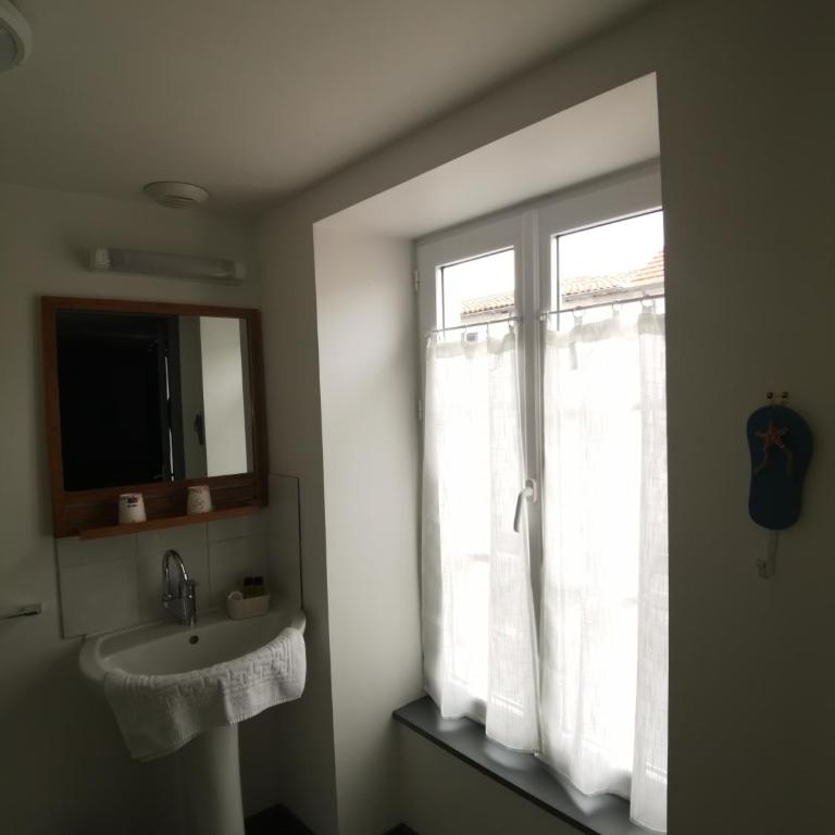 Mon Petit Café - Chambre Double avec Salle de Bains Privative - 5