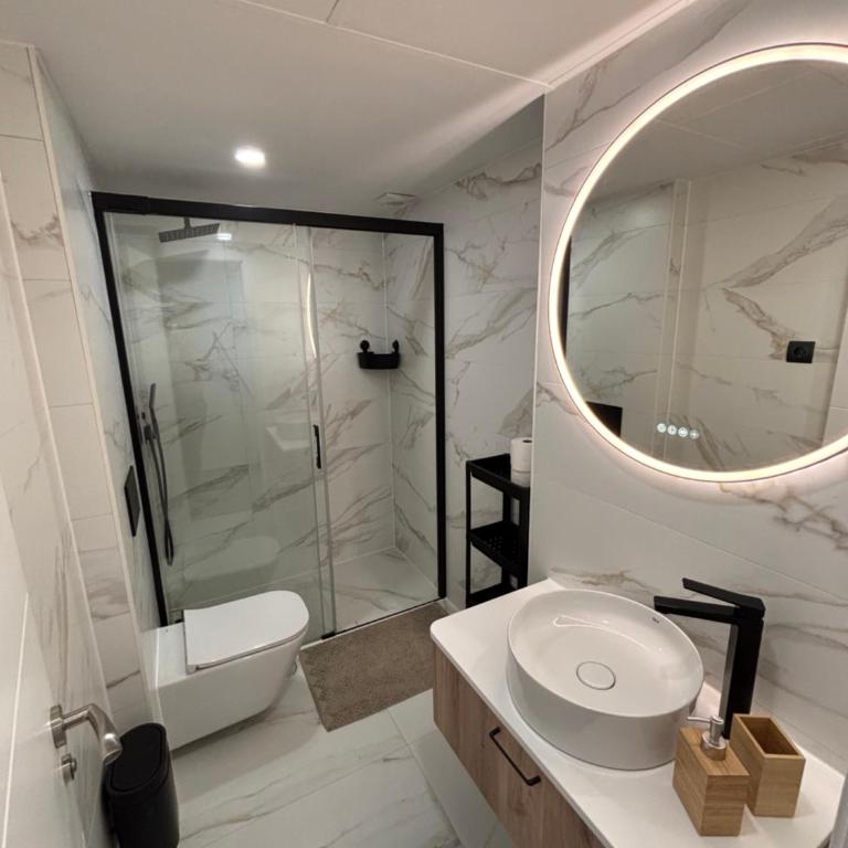 Luxury Apartment near Madrid, Airport, IFEMA, City Center - One-Bedroom Apartment - 4