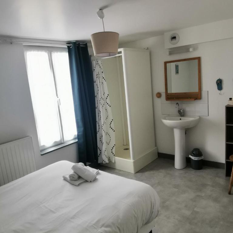 Mon Petit Café - Chambre Double avec Toilettes Communes - 2