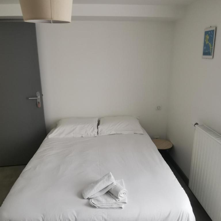 Mon Petit Café - Chambre Double avec Toilettes Communes - 4