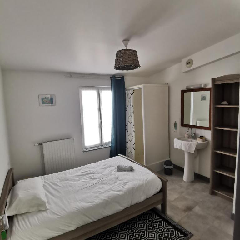 Mon Petit Café - Chambre Simple avec Toilettes Communes - 2