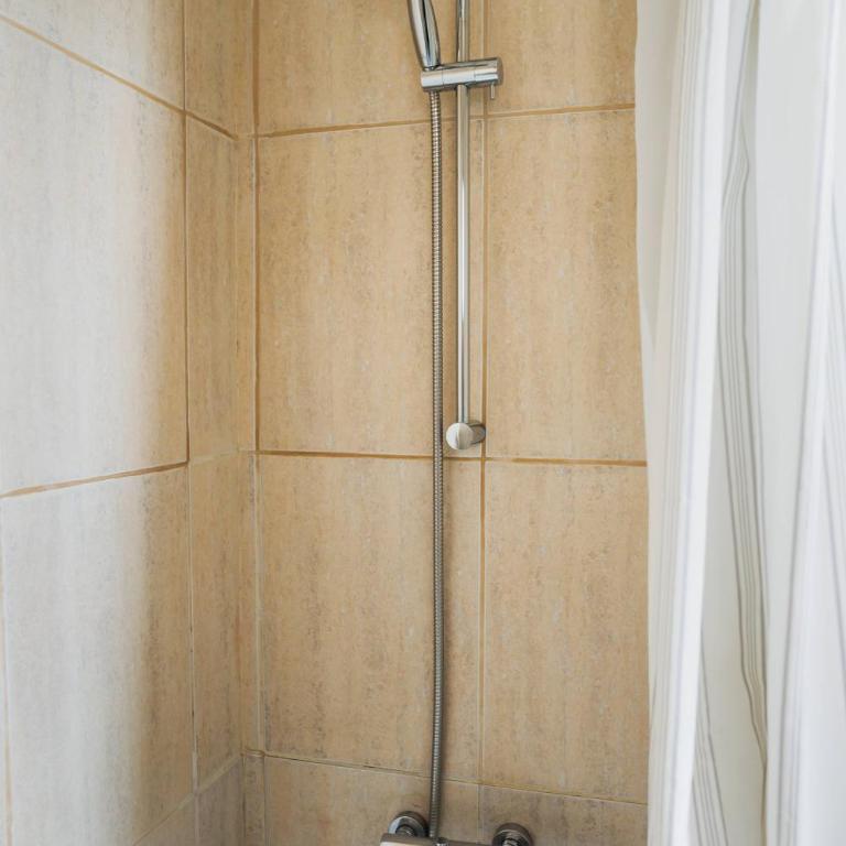 Stylish Oasis for Five in Guardia Vieja - Apartment - 16