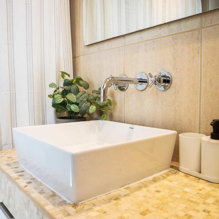 Stylish Oasis for Five in Guardia Vieja - Apartment - 25