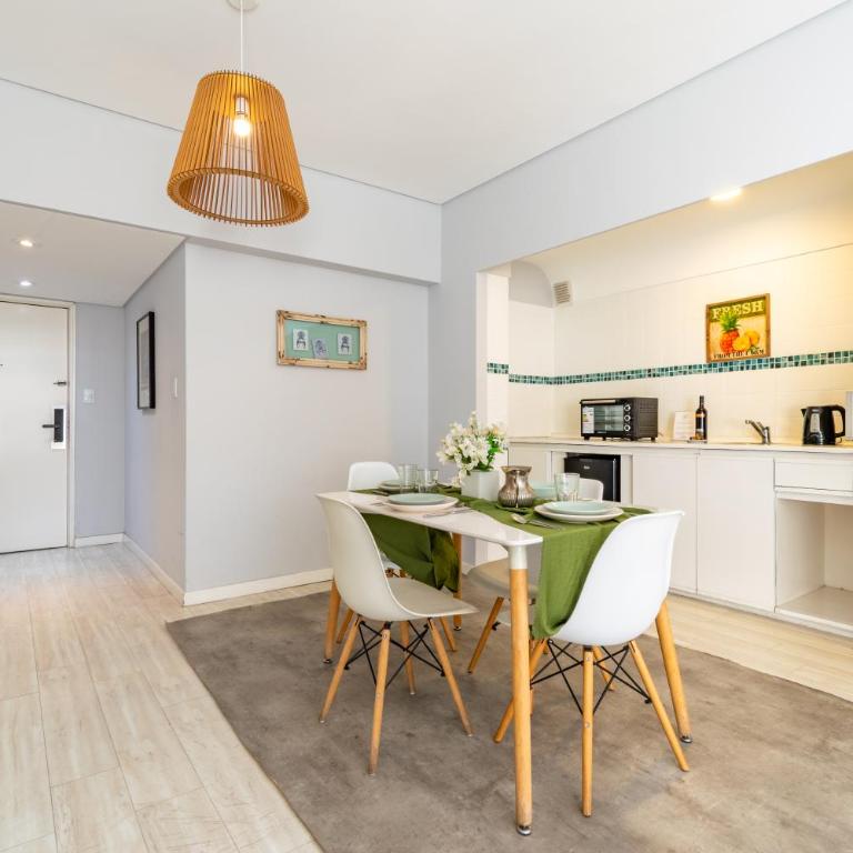 cerca de la estación retiro con cochera, pileta y sauna - Habitación Familiar Superior - 25