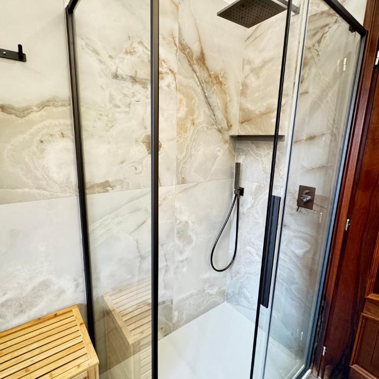 Olimpus Luxury Stays - Two-Bedroom Deluxe Apartment with Balcony - 13