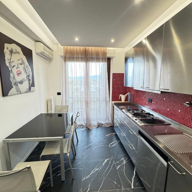 Olimpus Luxury Stays - Two-Bedroom Deluxe Apartment with Balcony - 2