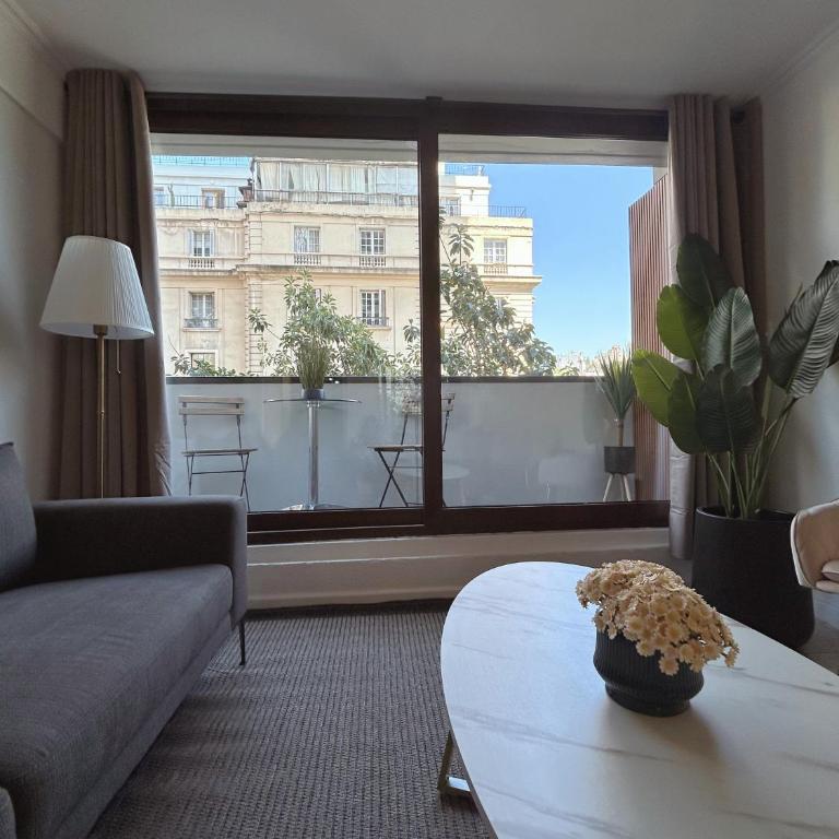 Descubre Santiago desde amplio depto con vista única - Three-Bedroom Apartment - 4
