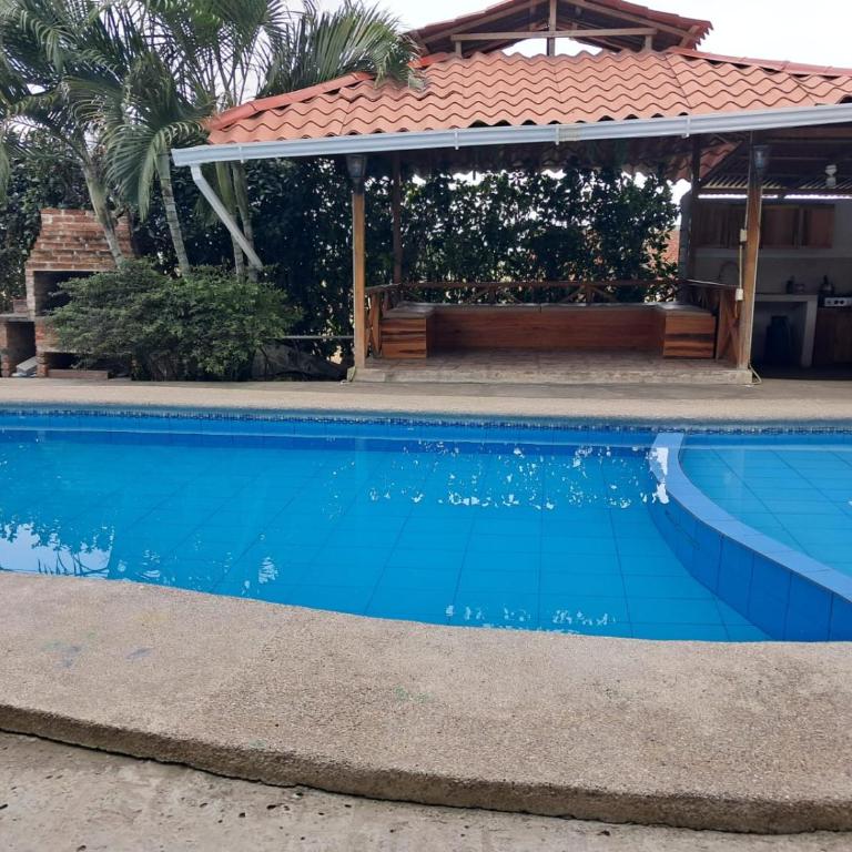 PiscinaCascolHostal - Comfort Quadruple Room - 10