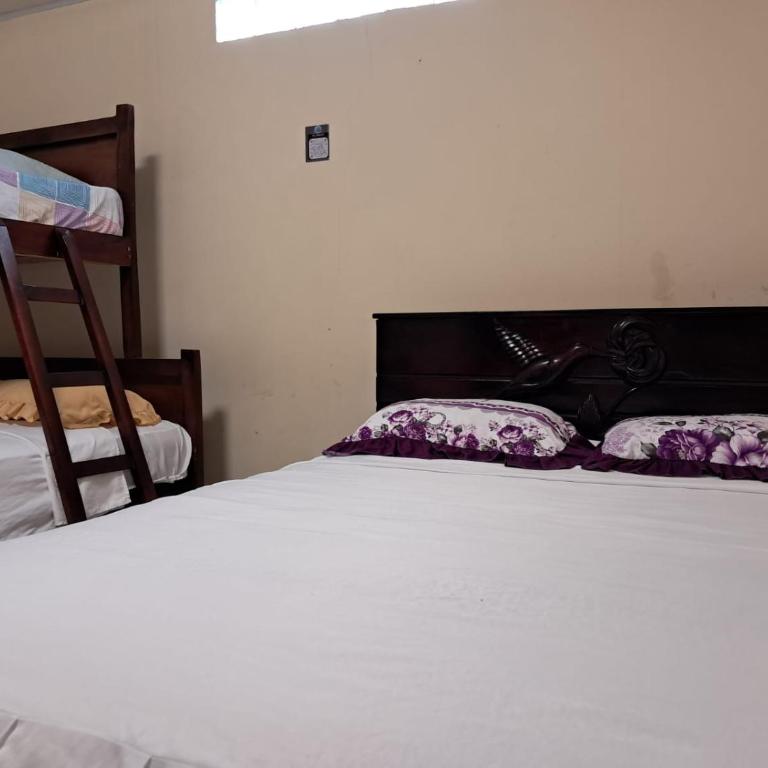PiscinaCascolHostal - Family Room - 5