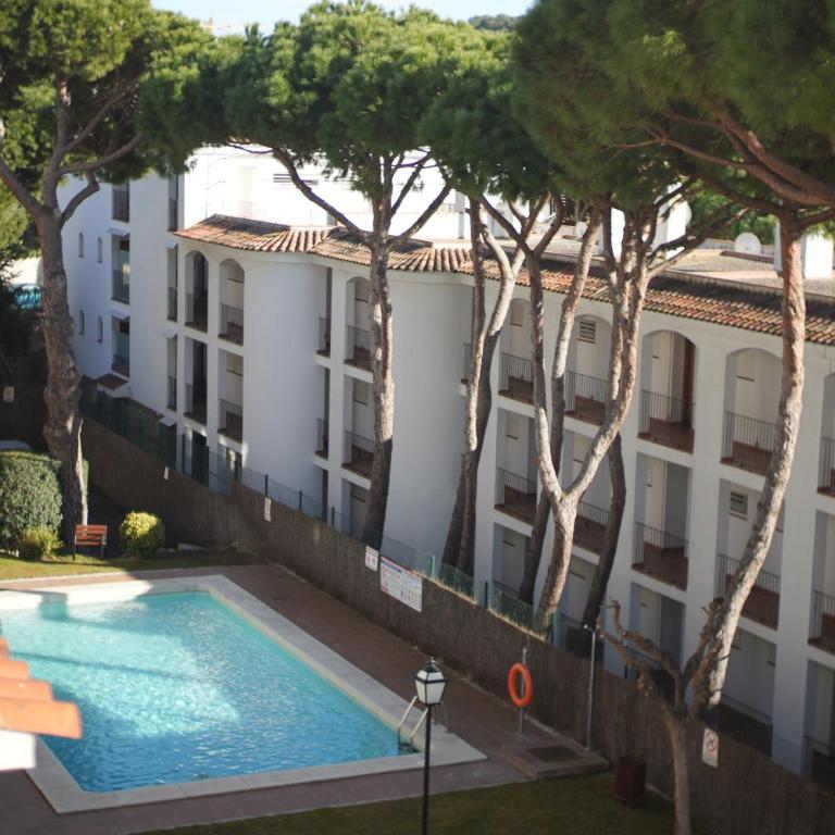 Quiet Studio in Fenals with Balcony, Pool and Workspace for Medium-Term Rental - Estudio con vista al océano - 21