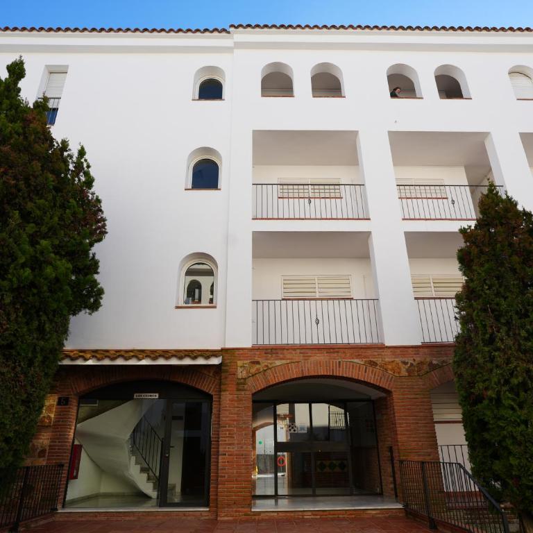 Quiet Studio in Fenals with Balcony, Pool and Workspace for Medium-Term Rental - Estudio con vista al océano - 41