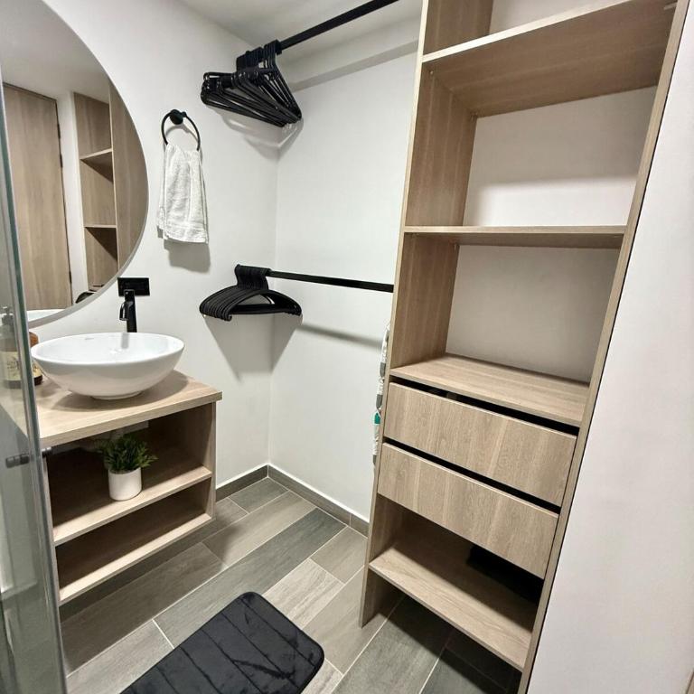 Apto Laureles con Aire ,Zona Trabajo, Central - Apartamento de 1 dormitorio - 11