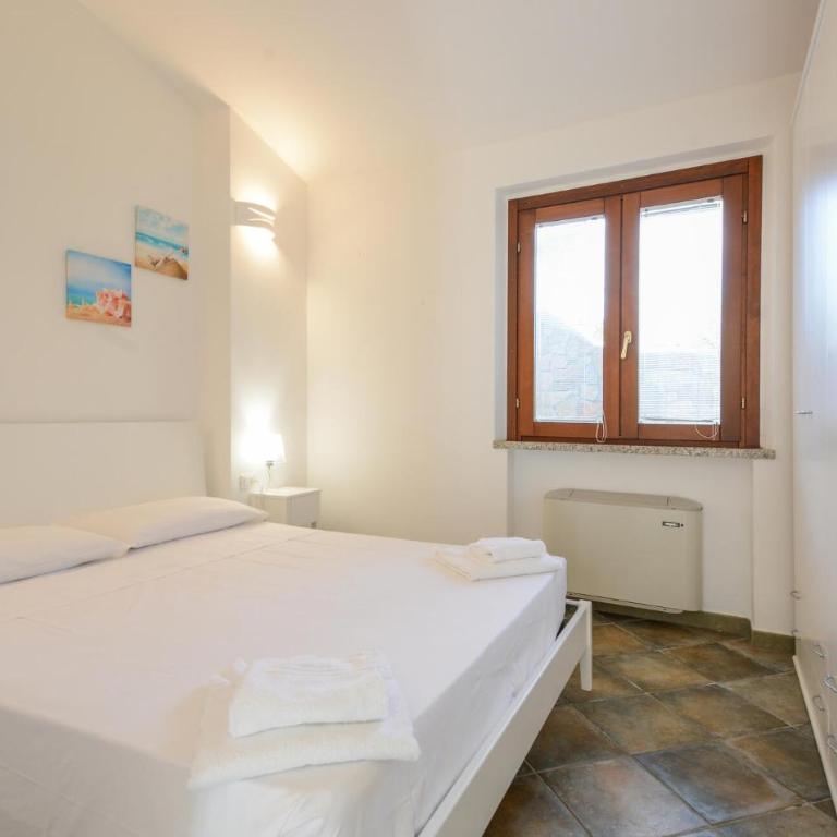Cozy Home In Costa Rei - Three-Bedroom Vacation Home - 10