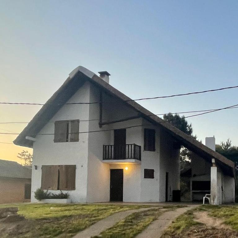 Very spacious house, a few blocks from the beach - Casa de 4 dormitorios - 1