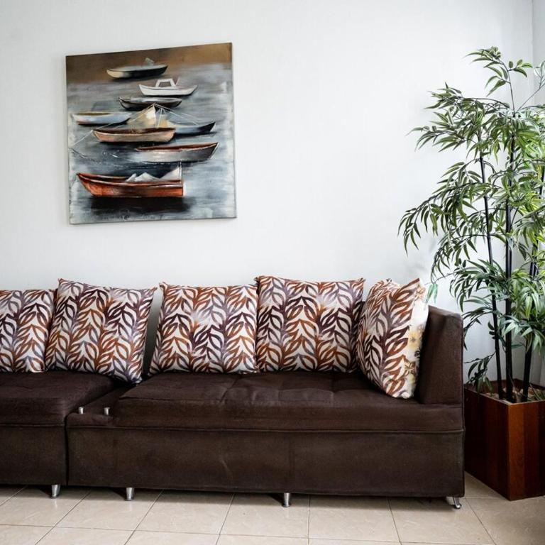 La Esquinita de Miraflores - Three-Bedroom Apartment - 9
