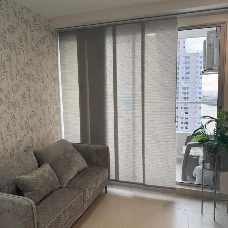 Lindo apartamento a 3 calles de las playas y a 3 minutos del centro histórico - Three-Bedroom Apartment - 1