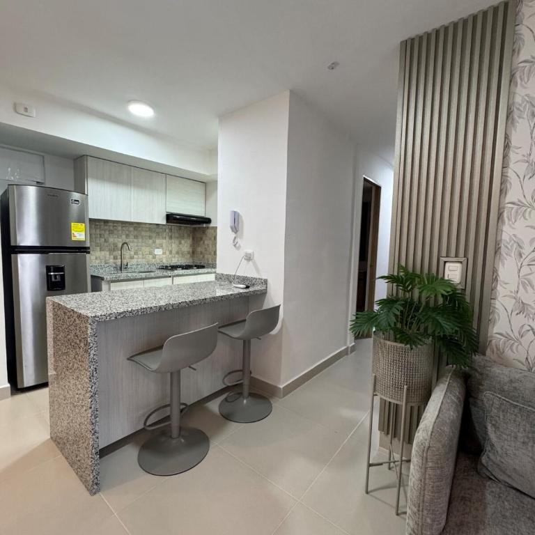 Lindo apartamento a 3 calles de las playas y a 3 minutos del centro histórico - Three-Bedroom Apartment - 4