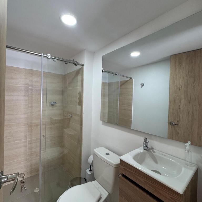 Lindo apartamento a 3 calles de las playas y a 3 minutos del centro histórico - Three-Bedroom Apartment - 6