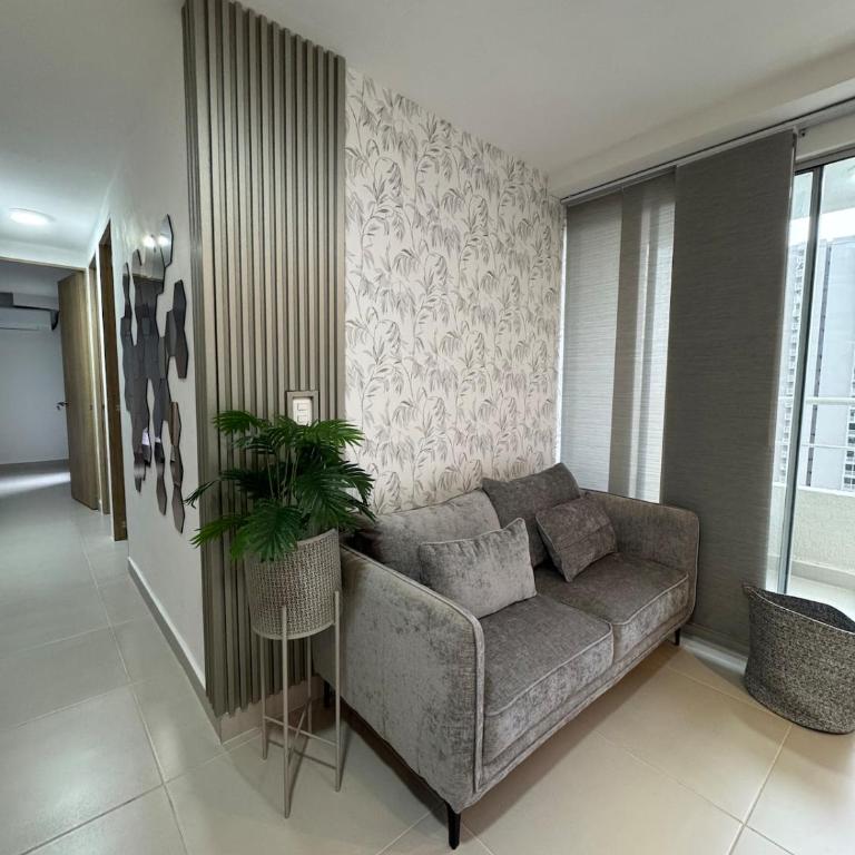 Lindo apartamento a 3 calles de las playas y a 3 minutos del centro histórico - Three-Bedroom Apartment - 23