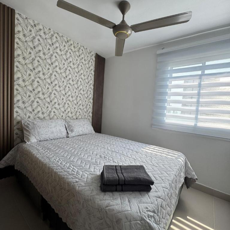 Lindo apartamento a 3 calles de las playas y a 3 minutos del centro histórico - Three-Bedroom Apartment - 25