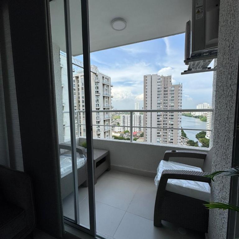 Lindo apartamento a 3 calles de las playas y a 3 minutos del centro histórico - Three-Bedroom Apartment - 26