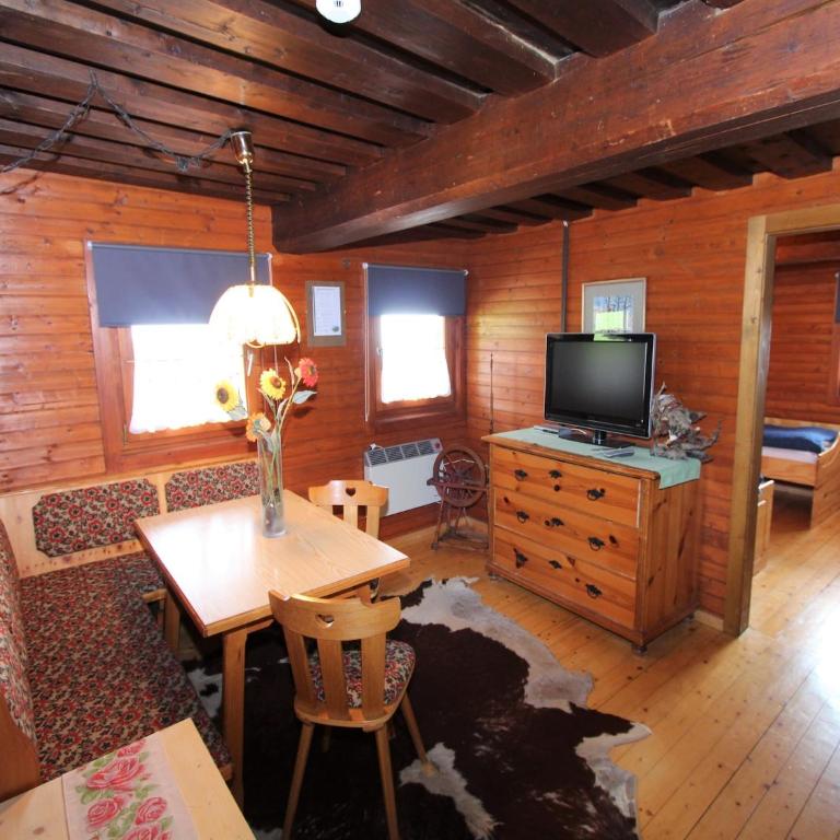 Characterful old farmhouse with 4 apartments in Fresach Carinthia with garden - Ferienhaus mit 2 Schlafzimmern - 12