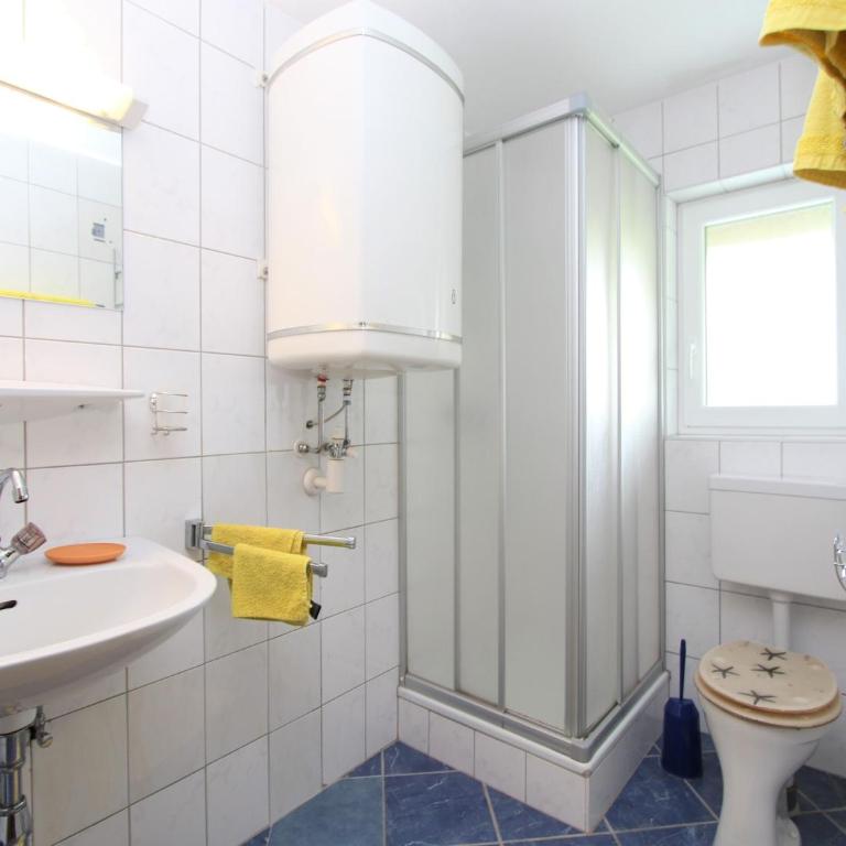 Characterful old farmhouse with 4 apartments in Fresach Carinthia with garden - Ferienhaus mit 1 Schlafzimmer - 11