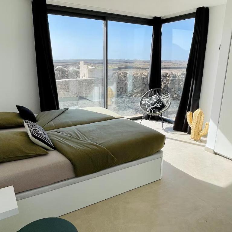Casa Horizon Heated Pool Villa with Volcano Sunset Views, Lajares - Villa - 38