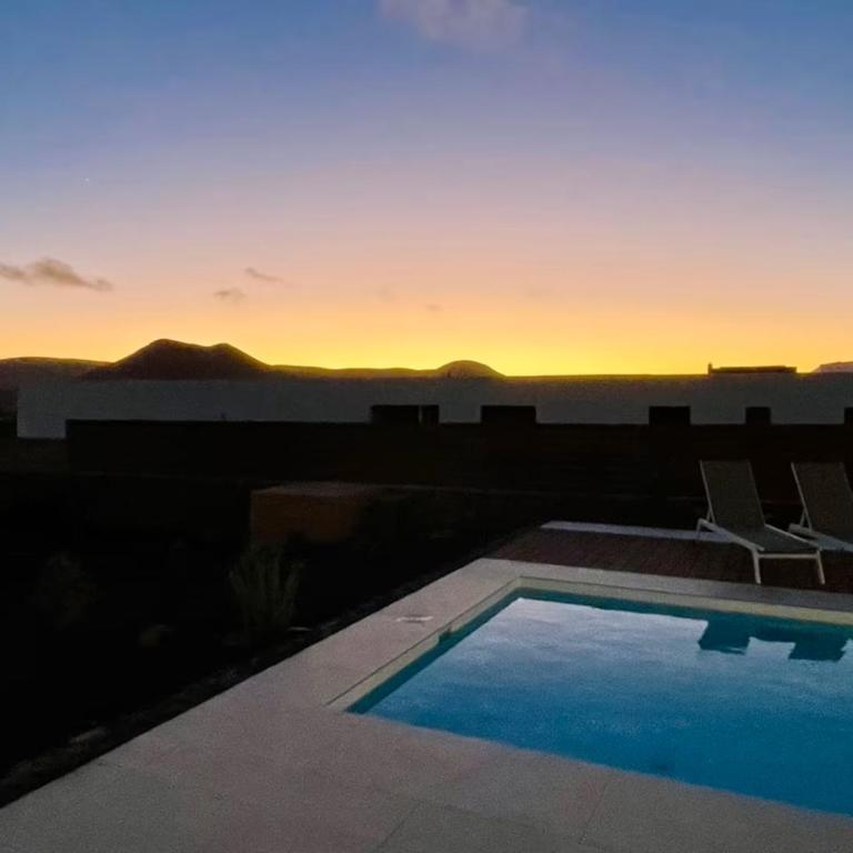 Casa Horizon Heated Pool Villa with Volcano Sunset Views, Lajares - Villa - 11