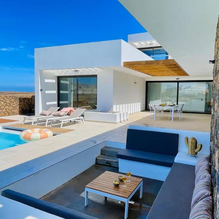 Casa Horizon Heated Pool Villa with Volcano Sunset Views, Lajares - Villa - 13