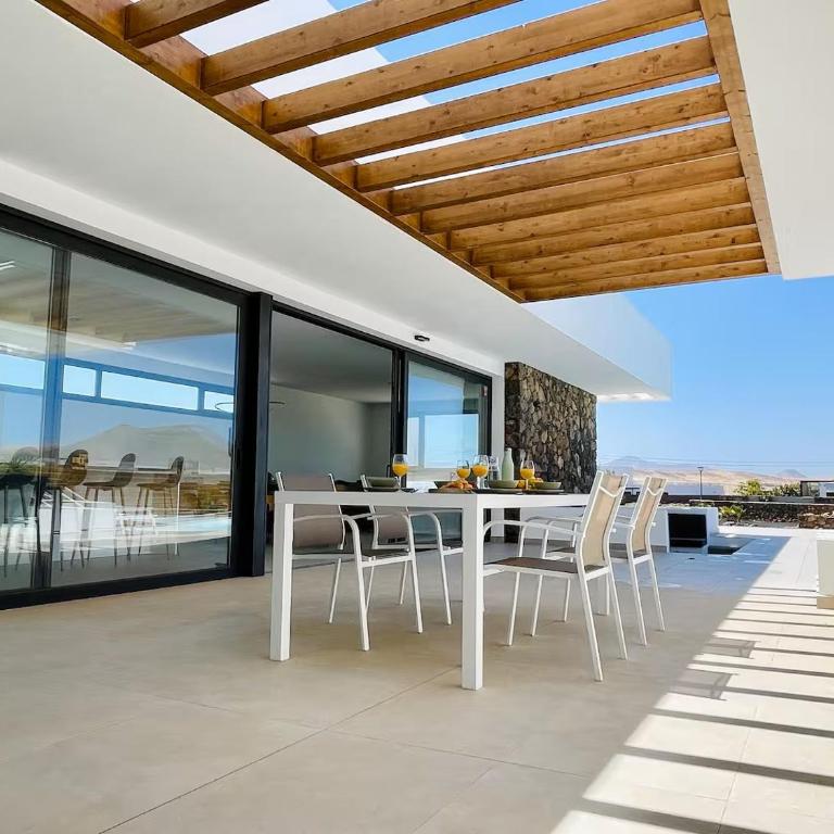 Casa Horizon Heated Pool Villa with Volcano Sunset Views, Lajares - Villa - 18