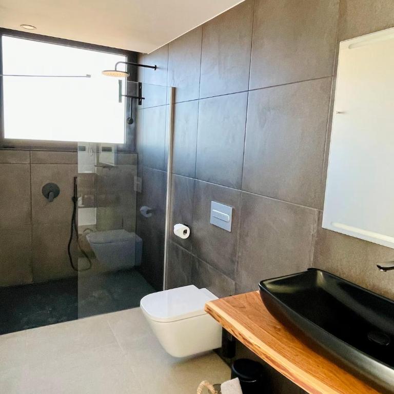 Casa Horizon Heated Pool Villa with Volcano Sunset Views, Lajares - Villa - 44