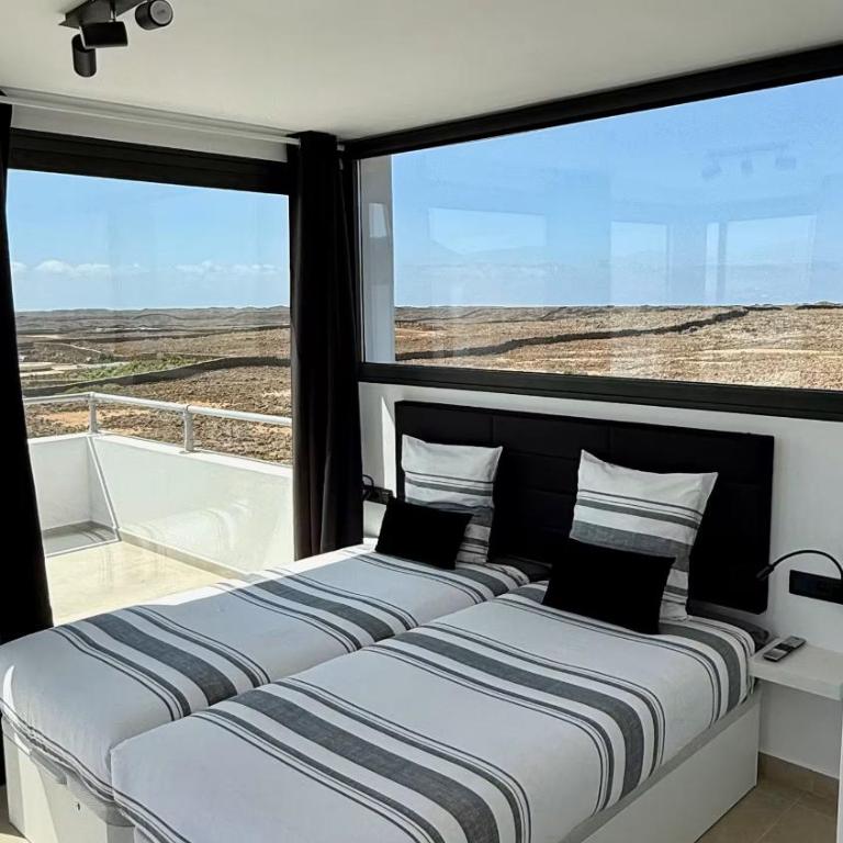 Casa Horizon Heated Pool Villa with Volcano Sunset Views, Lajares - Villa - 48