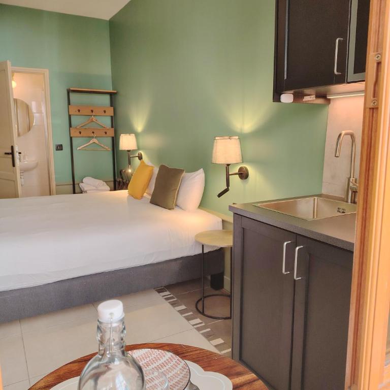 Le Village Montmartre - Double Room with Kitchenette - 2