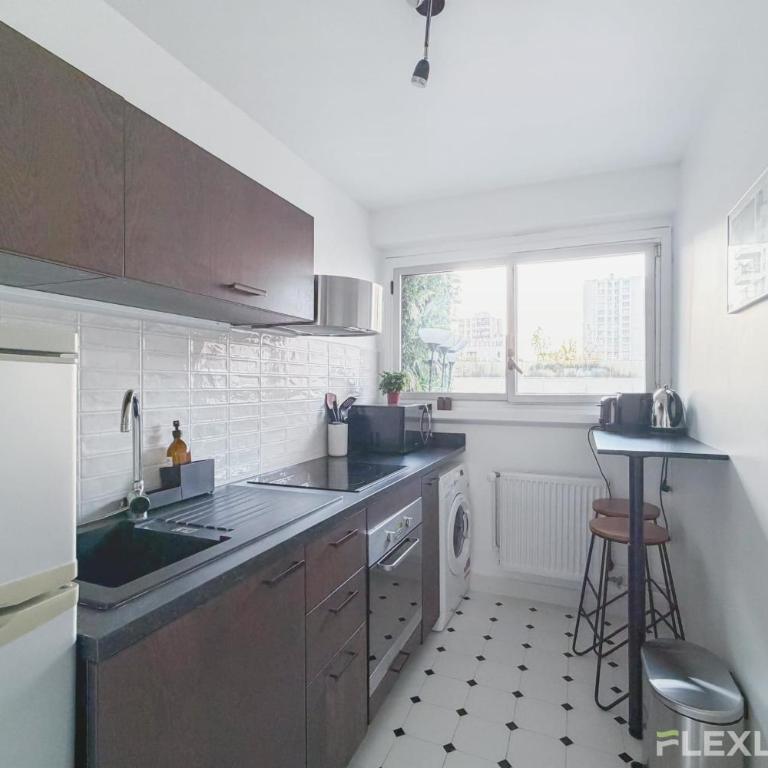 Charming bright one-bedroom flat with private balcony and shared swimming - Appartement - 11