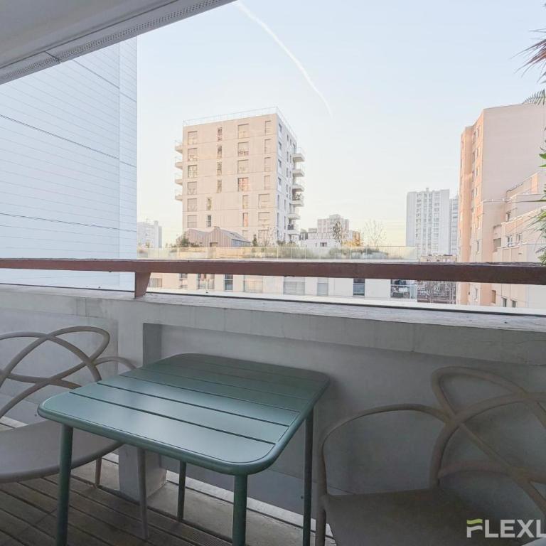 Charming bright one-bedroom flat with private balcony and shared swimming - Appartement - 20